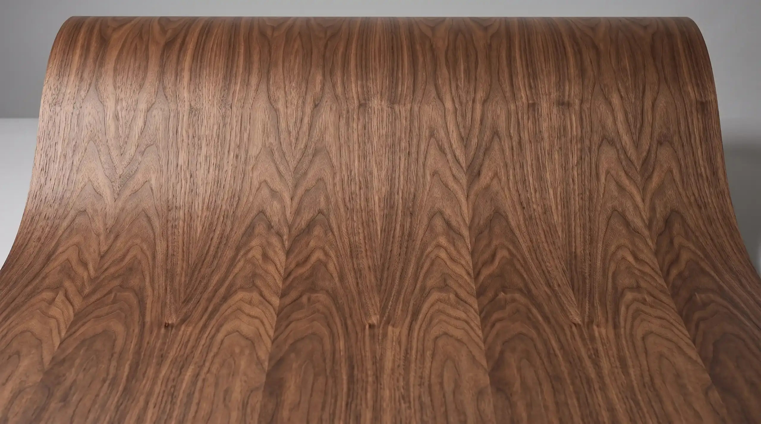 Wood Veneer Layon Production in Dubai